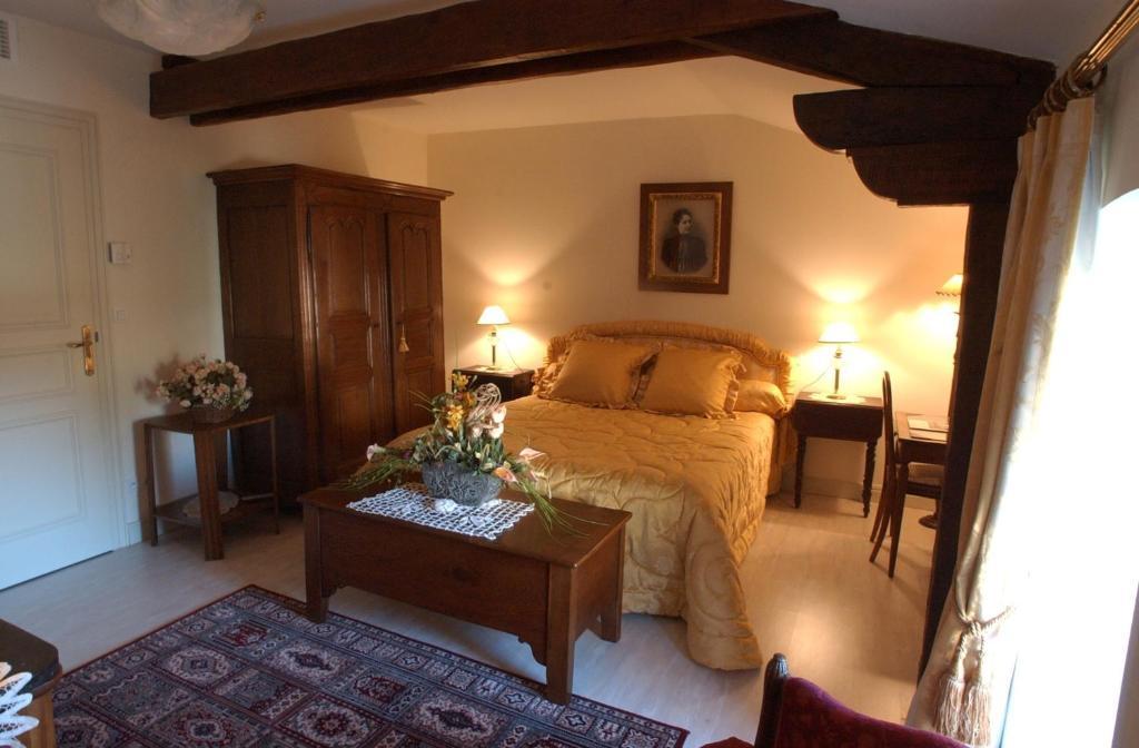 Veyre-Monton Au Fond De La Cour B&B 객실 사진