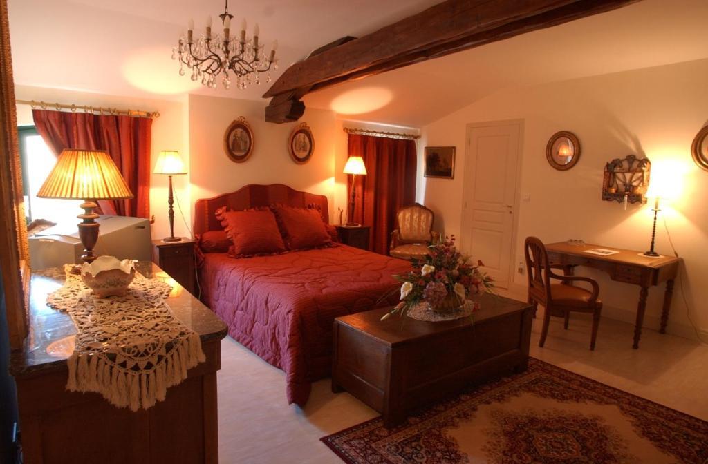Veyre-Monton Au Fond De La Cour B&B 객실 사진