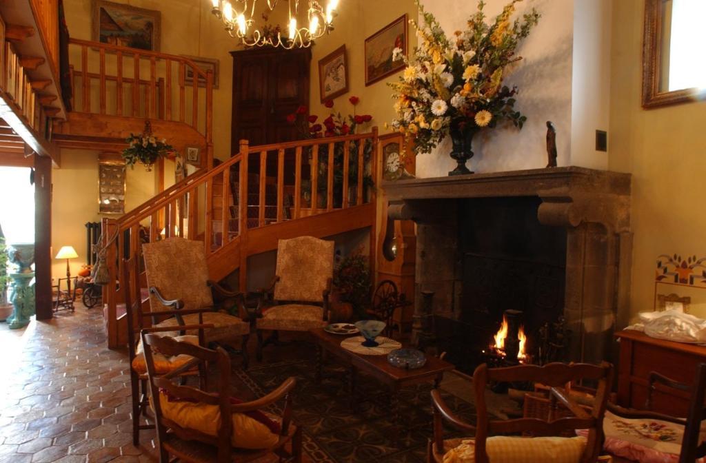Veyre-Monton Au Fond De La Cour B&B 외부 사진