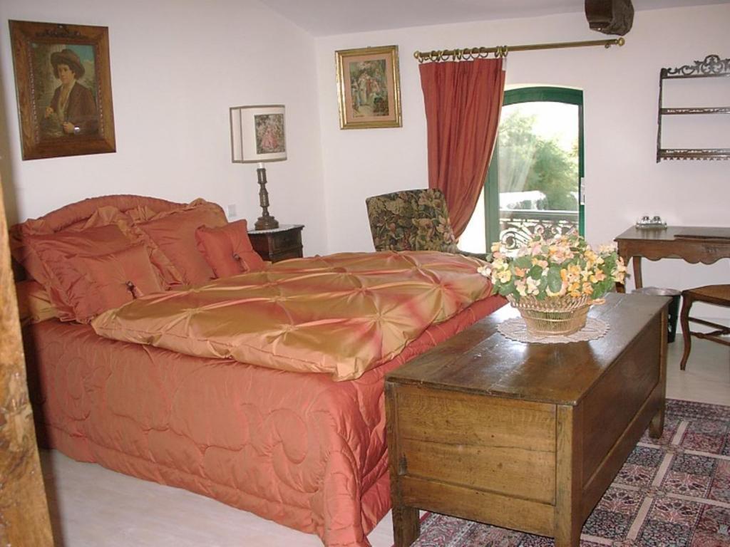 Veyre-Monton Au Fond De La Cour B&B 객실 사진